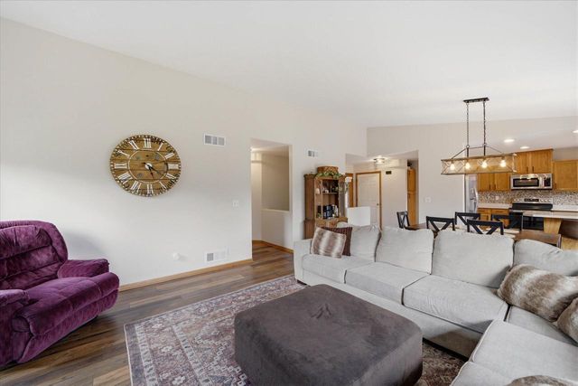 1879 Kissel DRIVE, Hartford, WI 53027