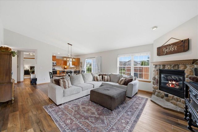 1879 Kissel DRIVE, Hartford, WI 53027