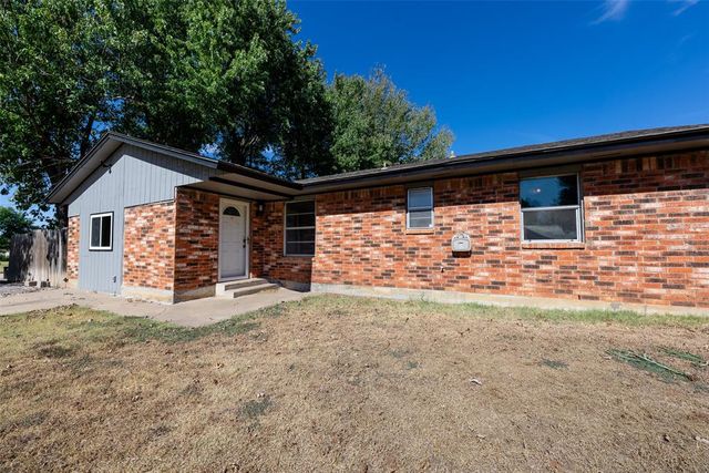 304 Jarman Circle, Mcloud, OK 74851