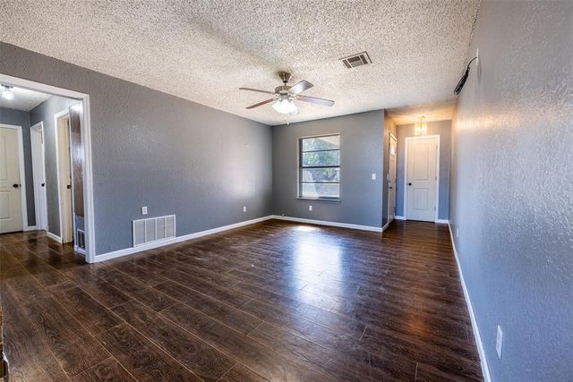 304 Jarman Circle, Mcloud, OK 74851