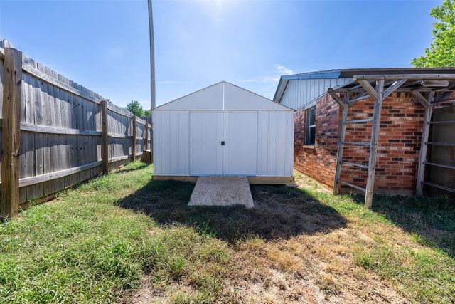 304 Jarman Circle, Mcloud, OK 74851