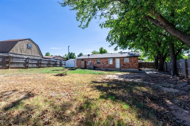 304 Jarman Circle, Mcloud, OK 74851