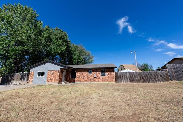 304 Jarman Circle, Mcloud, OK 74851