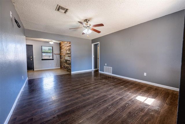 304 Jarman Circle, Mcloud, OK 74851