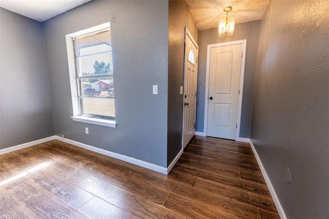 304 Jarman Circle, Mcloud, OK 74851