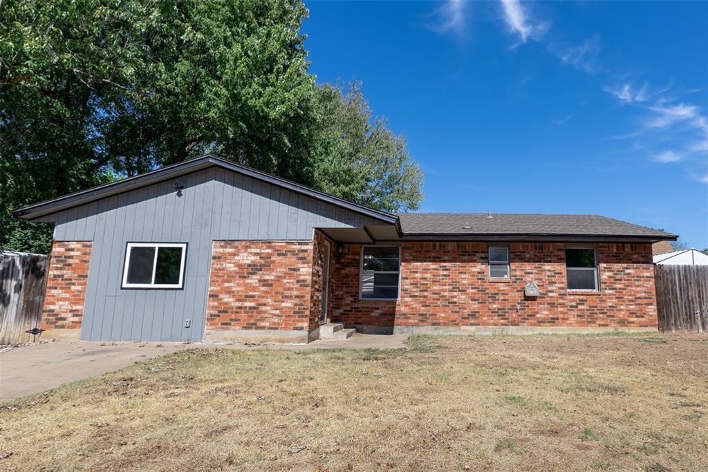 304 Jarman Circle, Mcloud, OK 74851