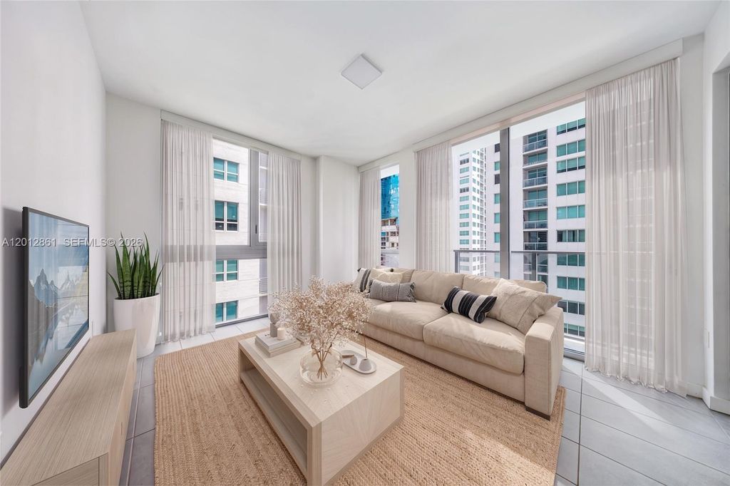 227 NE 2nd St 1909, Miami, FL 33132
