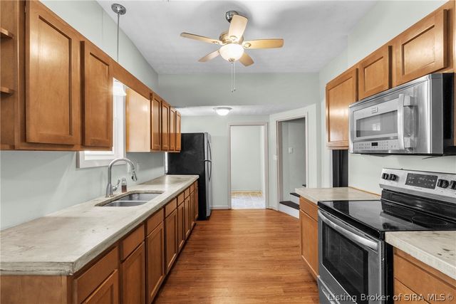 946 E Maple Street, Jeffersonville, IN 47130