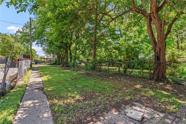 946 E Maple Street, Jeffersonville, IN 47130