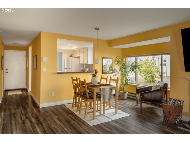 10031 Sw TRAPPER Ter, Beaverton, OR 97008