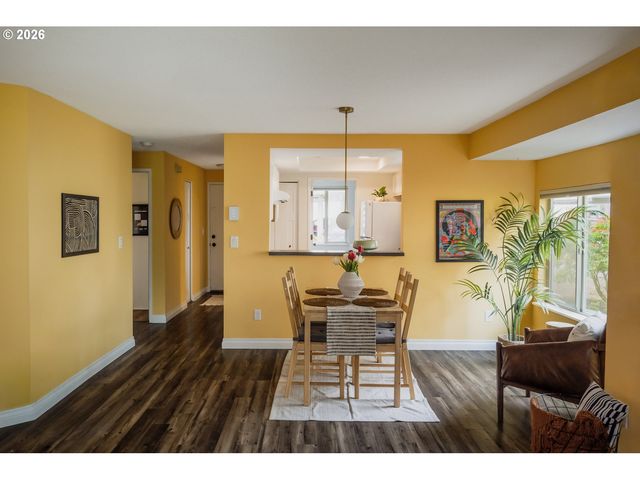 10031 Sw TRAPPER Ter, Beaverton, OR 97008