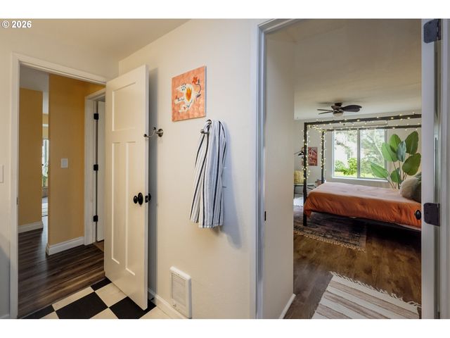 10031 Sw TRAPPER Ter, Beaverton, OR 97008