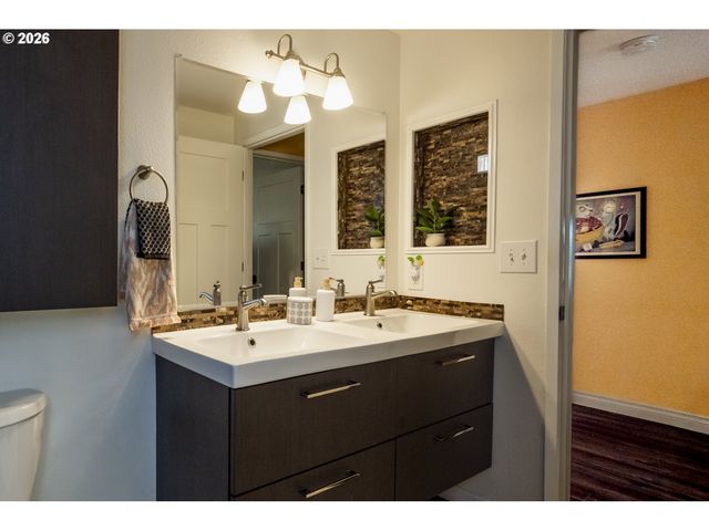 10031 Sw TRAPPER Ter, Beaverton, OR 97008