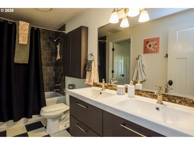 10031 Sw TRAPPER Ter, Beaverton, OR 97008