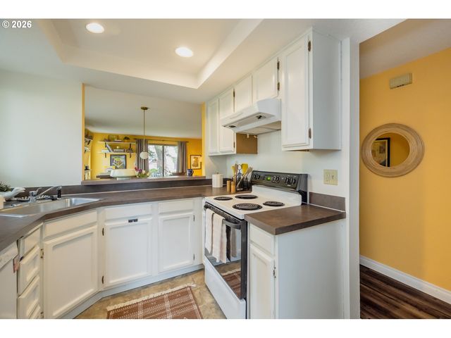 10031 Sw TRAPPER Ter, Beaverton, OR 97008