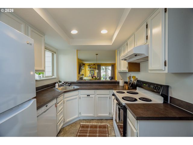 10031 Sw TRAPPER Ter, Beaverton, OR 97008