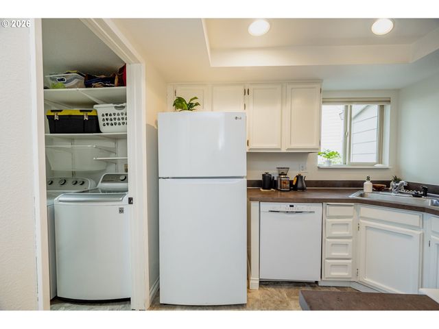 10031 Sw TRAPPER Ter, Beaverton, OR 97008