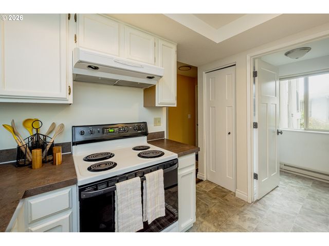 10031 Sw TRAPPER Ter, Beaverton, OR 97008