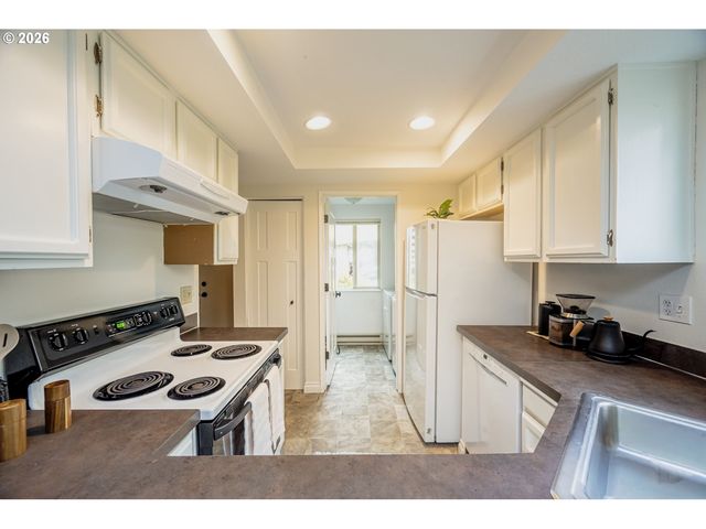 10031 Sw TRAPPER Ter, Beaverton, OR 97008