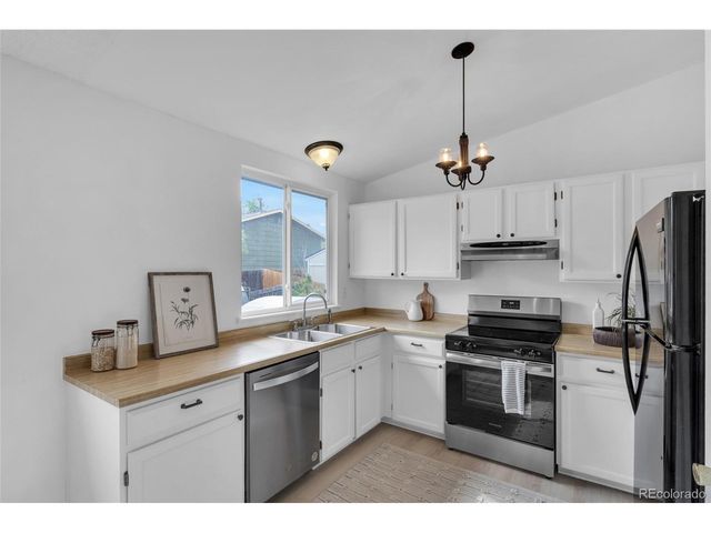 1888 S Flanders Way, Aurora, CO 80017