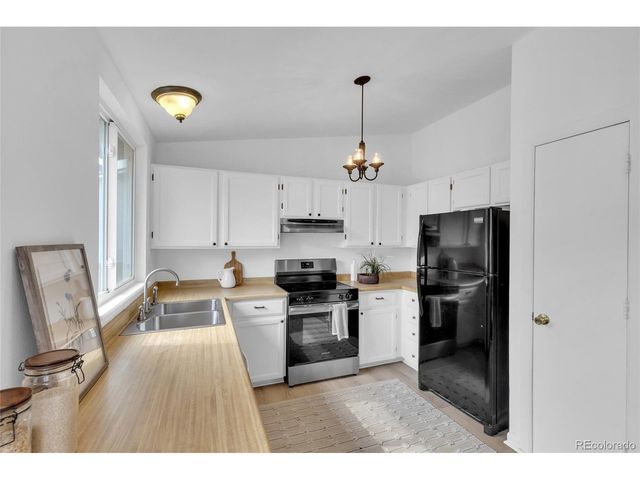 1888 S Flanders Way, Aurora, CO 80017