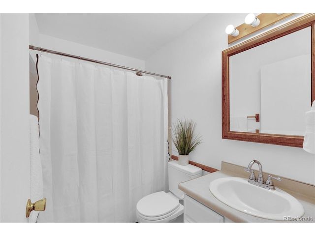 1888 S Flanders Way, Aurora, CO 80017