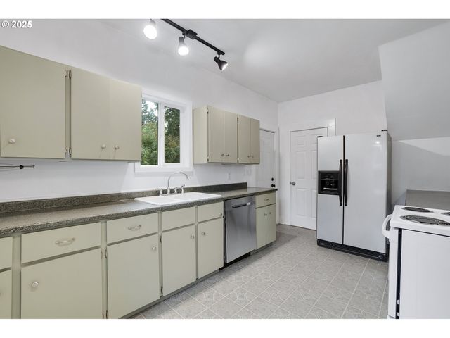 125 SELMA St, Oregon City, OR 97045