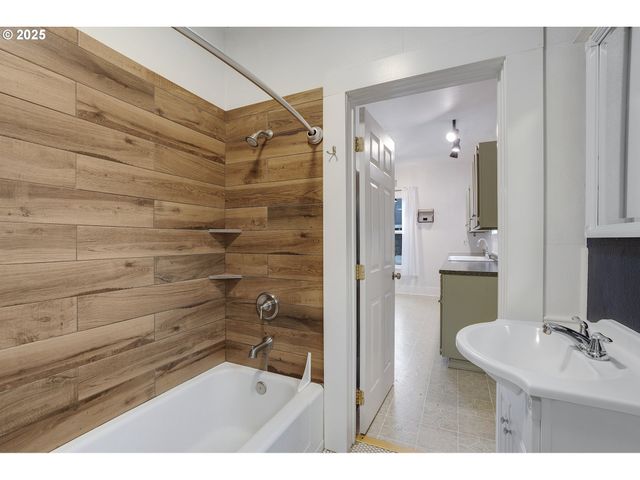 125 SELMA St, Oregon City, OR 97045