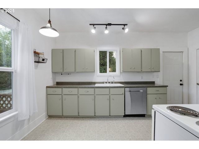 125 SELMA St, Oregon City, OR 97045