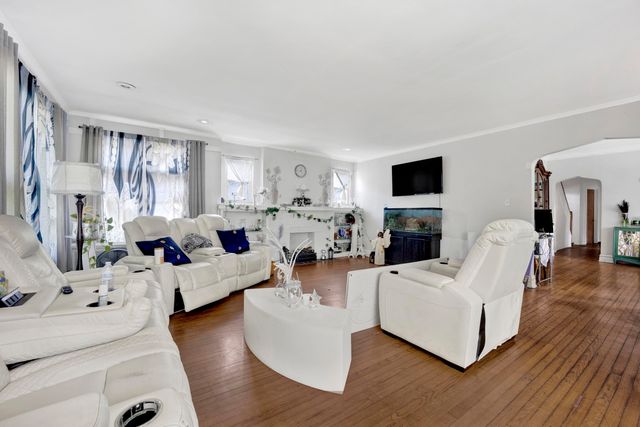 7515 S East End Avenue, Chicago, IL 60649