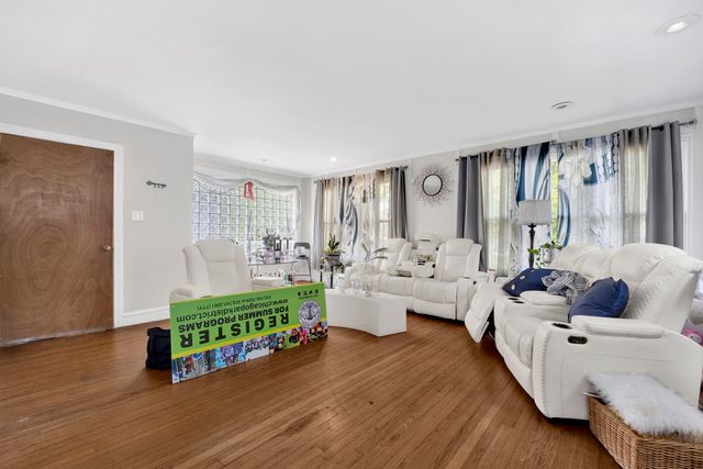 7515 S East End Avenue, Chicago, IL 60649