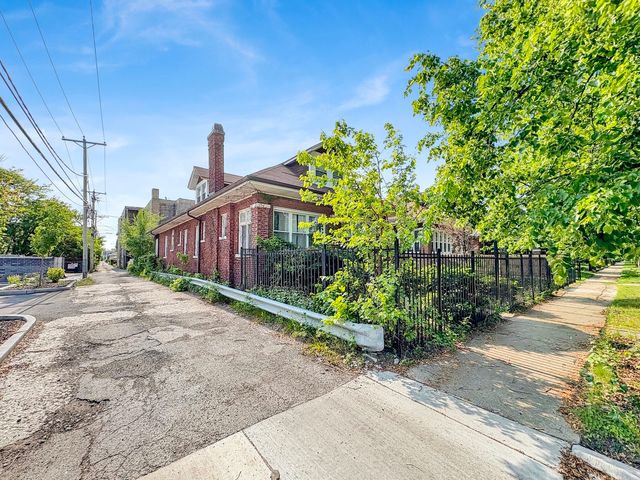 7515 S East End Avenue, Chicago, IL 60649