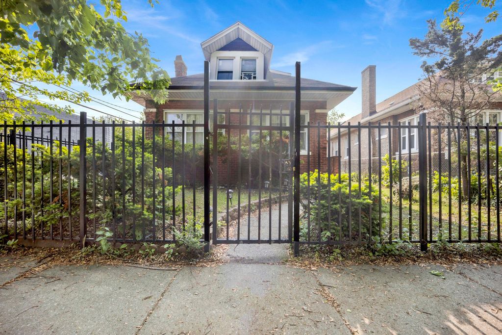 7515 S East End Avenue, Chicago, IL 60649