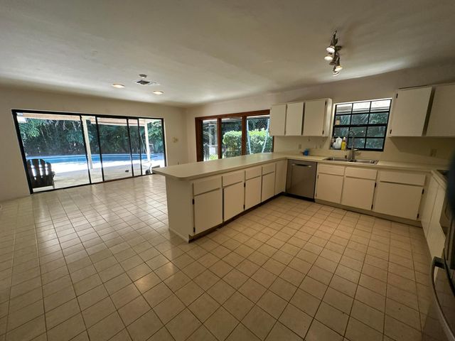 12320 NW 2ND Street, Plantation, FL 33325