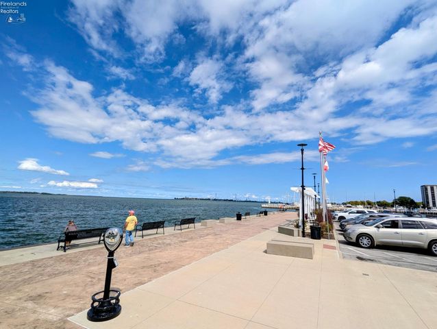 401 W Shoreline Dr Unit 204, Sandusky, OH 44870