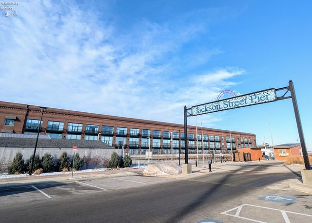 401 W Shoreline Dr Unit 204, Sandusky, OH 44870