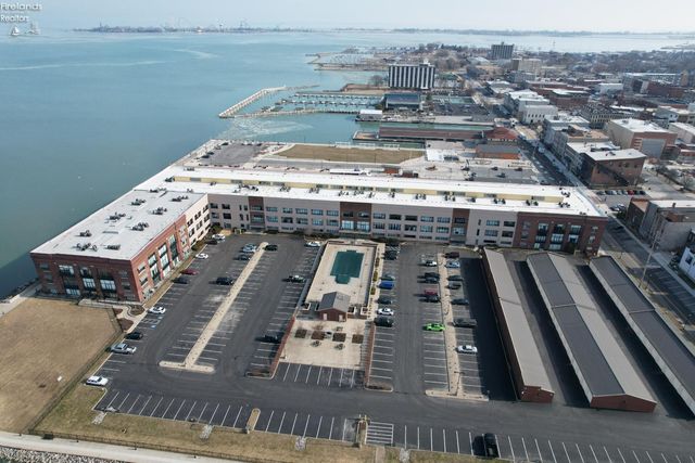 401 W Shoreline Dr Unit 204, Sandusky, OH 44870