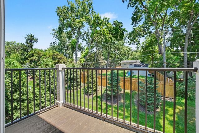 2492 Huntleigh Lane, Woodridge, IL 60517