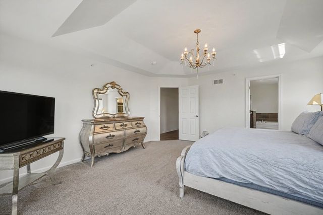 2492 Huntleigh Lane, Woodridge, IL 60517