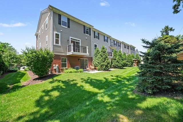 2492 Huntleigh Lane, Woodridge, IL 60517