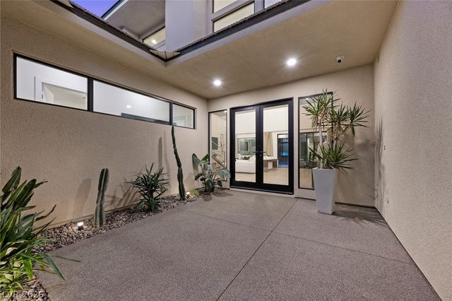 5 Gemstar Lane, Las Vegas, NV 89135