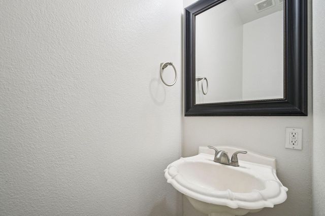 217 Killian LOOP, Hutto, TX 78634