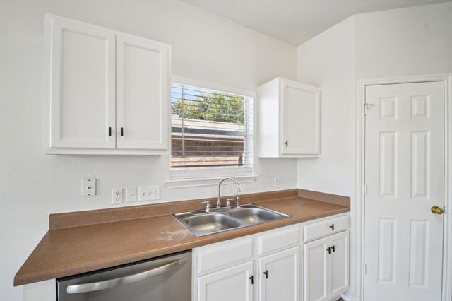 217 Killian LOOP, Hutto, TX 78634