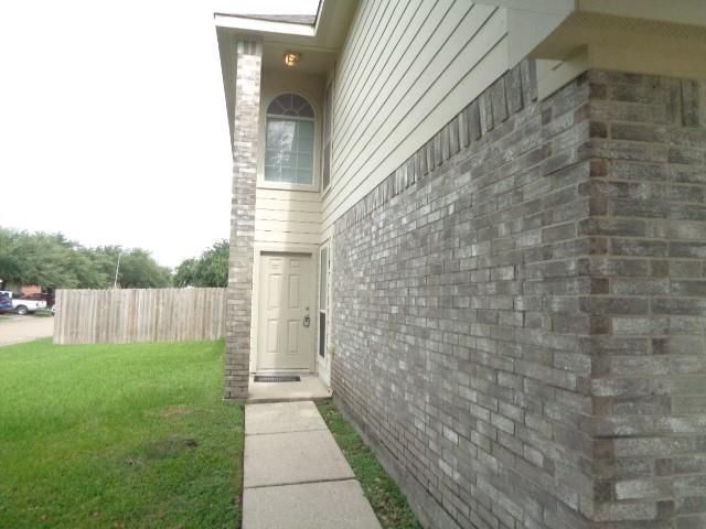 9503 Wyatt Oak Ln, Houston, TX 77044