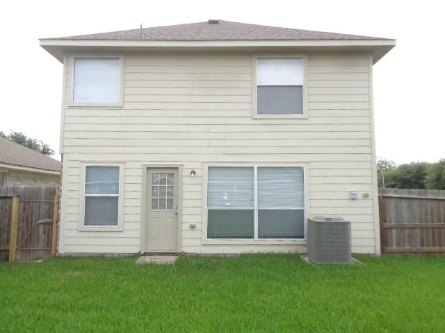 9503 Wyatt Oak Ln, Houston, TX 77044
