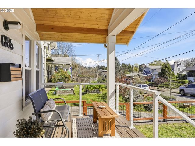 6855 Ne SISKIYOU St, Portland, OR 97213