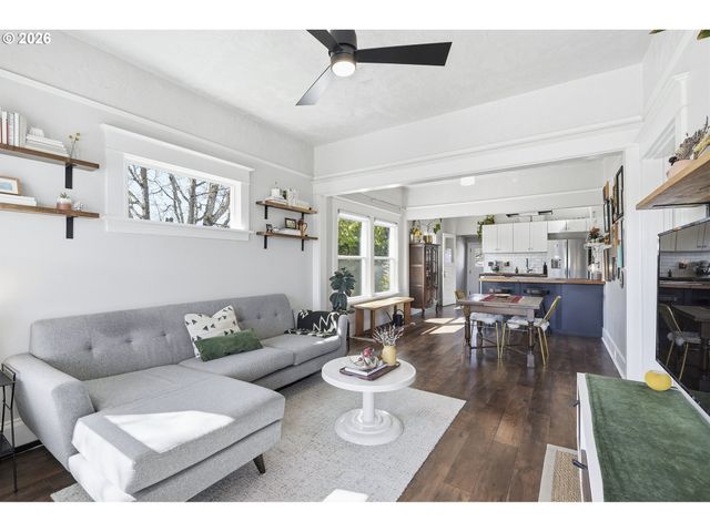 6855 Ne SISKIYOU St, Portland, OR 97213