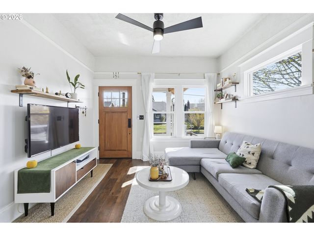 6855 Ne SISKIYOU St, Portland, OR 97213