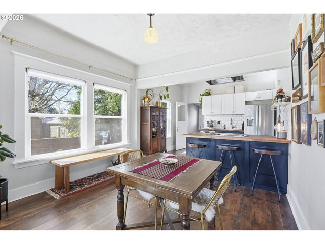 6855 Ne SISKIYOU St, Portland, OR 97213