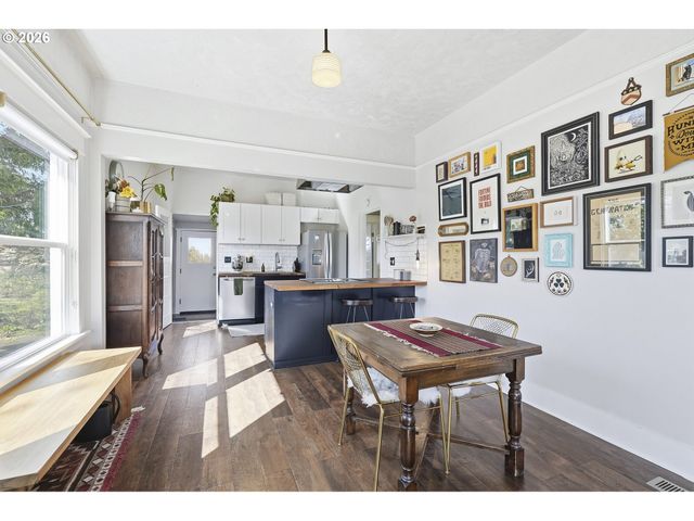 6855 Ne SISKIYOU St, Portland, OR 97213